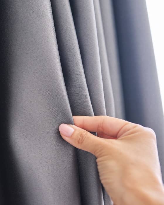 Qué Beneficios Trae el Lavado de Cortinas Blackout