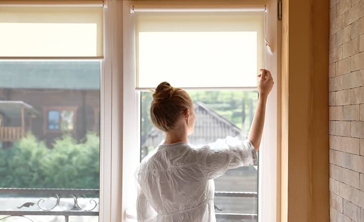 Cómo Quitar Manchas de Cortinas Roller con Métodos Caseros