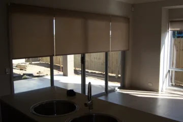 Por qué es importante quitar las manchas de cortinas roller